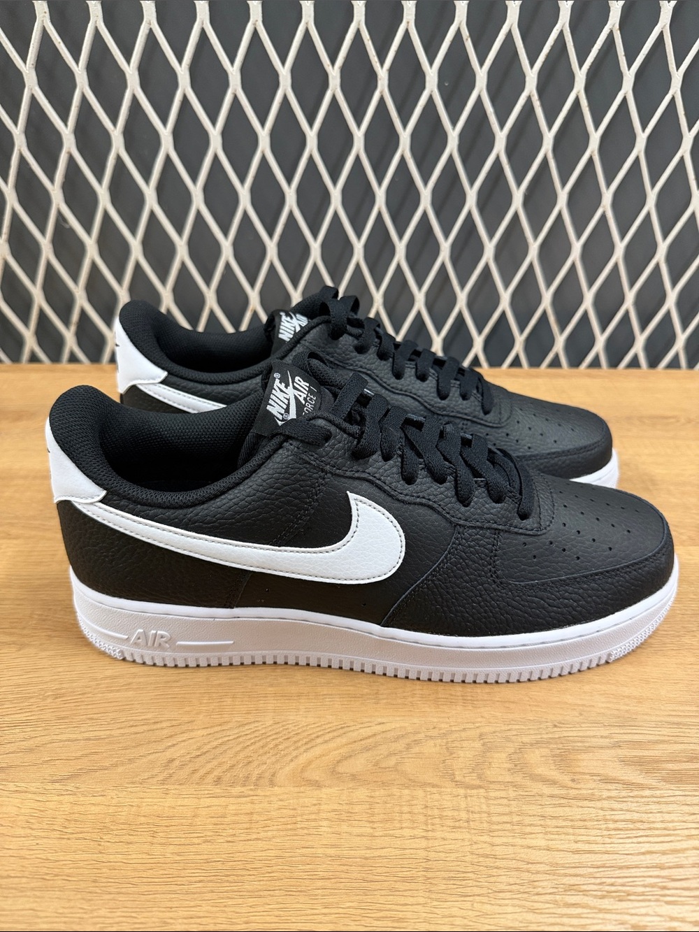 Nike Black/White Low-Top Leather Sneakers